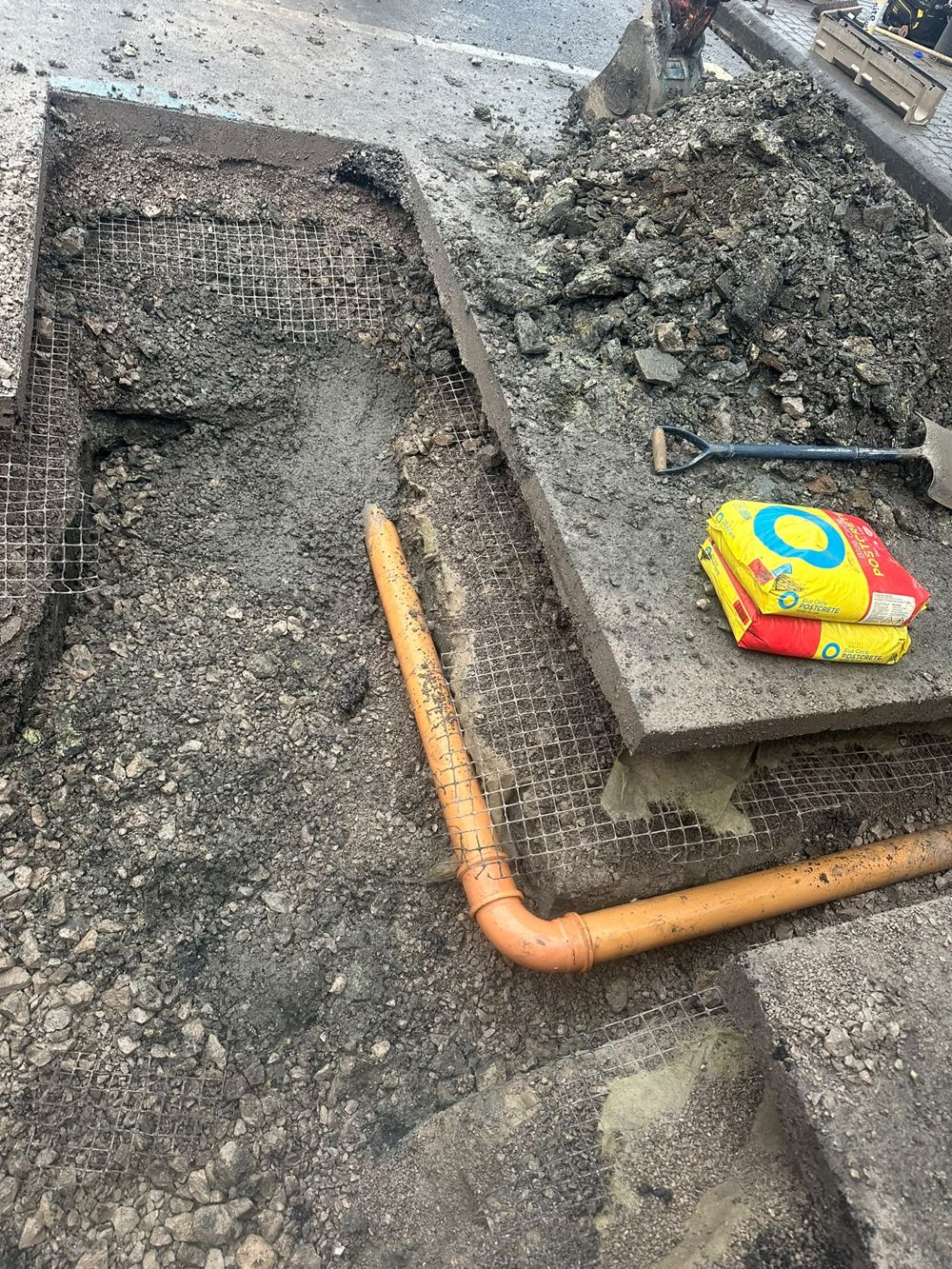 Surface water drainage connection and pipework