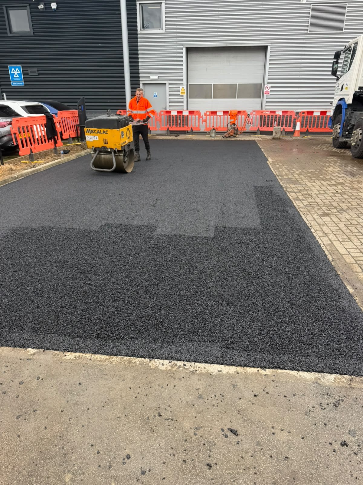 ROIS Construction delivering commercial surfacing and groundworks on site